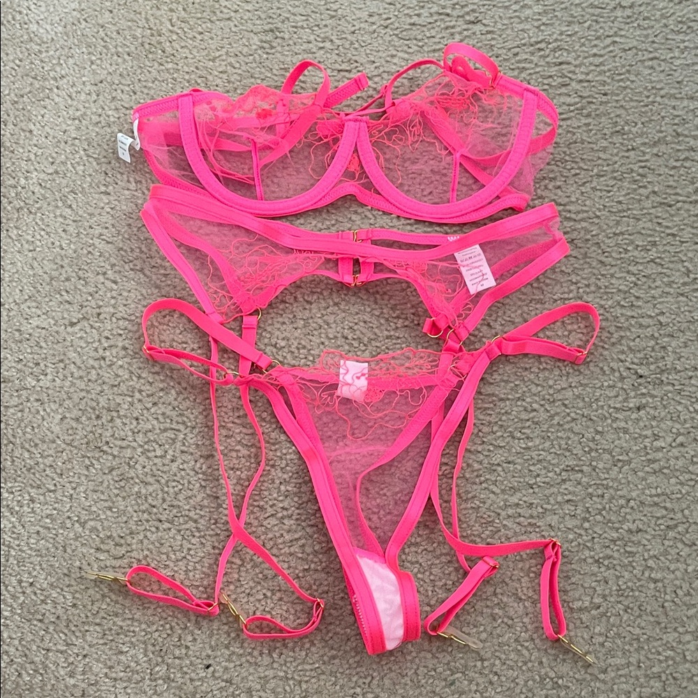 Lace Lingerie Set in Vibrant Pink